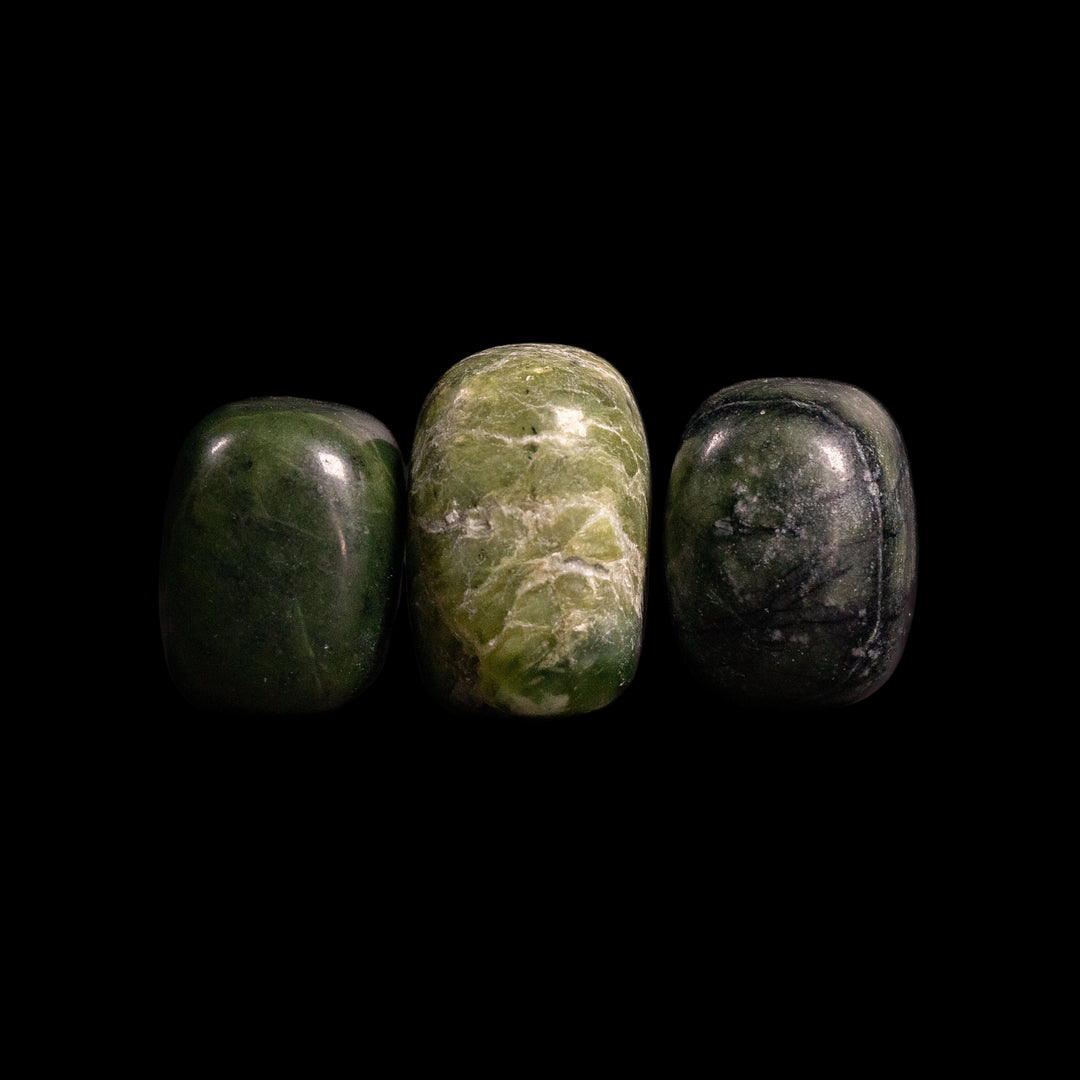 Piedra pulida de jade verde natural: gemas pulidas para la armonía y la prosperidad