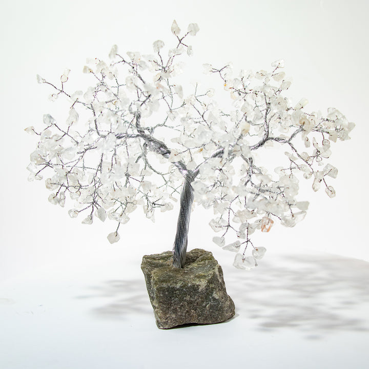 Árbol de piedras preciosas sobre base de piedra verde: decoración de cristal hecha a mano de 15 a 18 cm