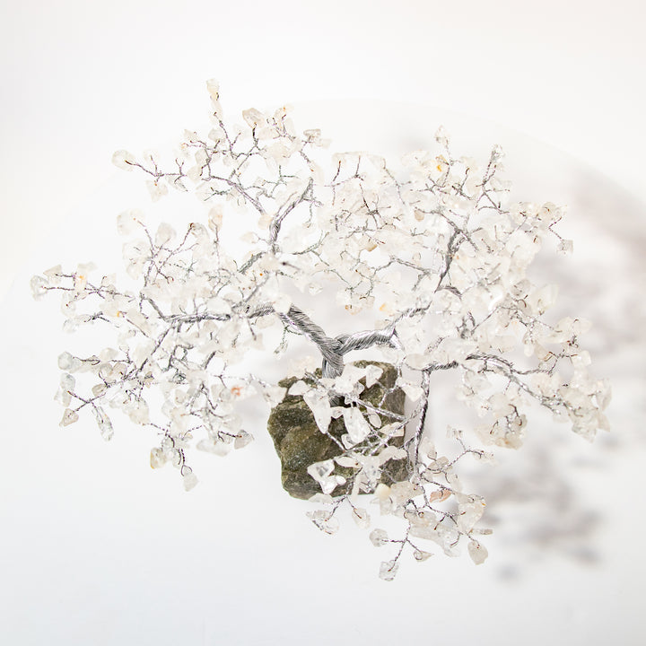 Árbol de piedras preciosas sobre base de piedra verde: decoración de cristal hecha a mano de 15 a 18 cm