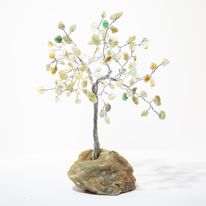 Árbol de piedras preciosas sobre base de piedra verde: decoración de cristal hecha a mano de 15 a 18 cm