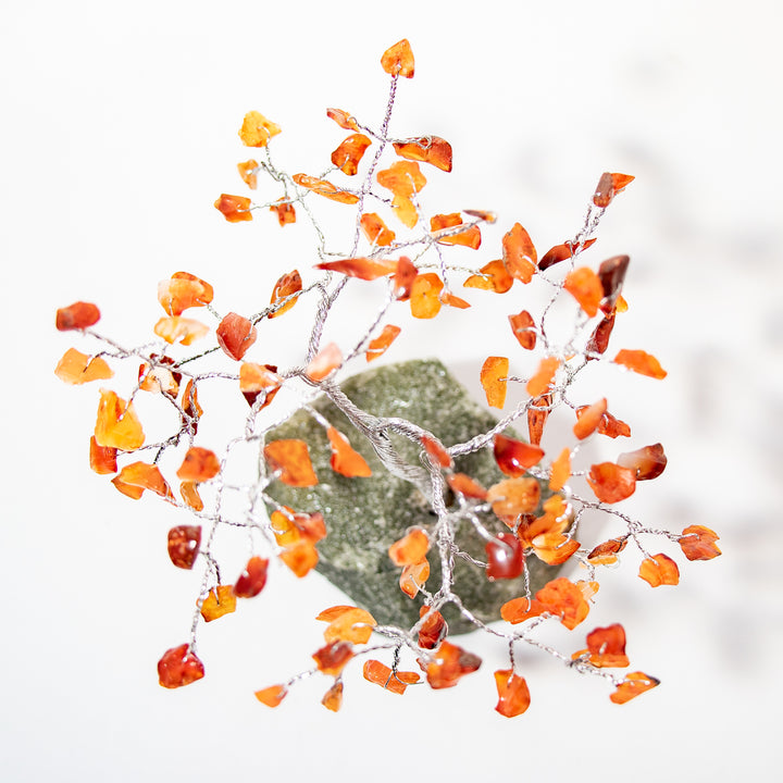 Árbol de piedras preciosas sobre base de piedra verde: decoración de cristal hecha a mano de 15 a 18 cm
