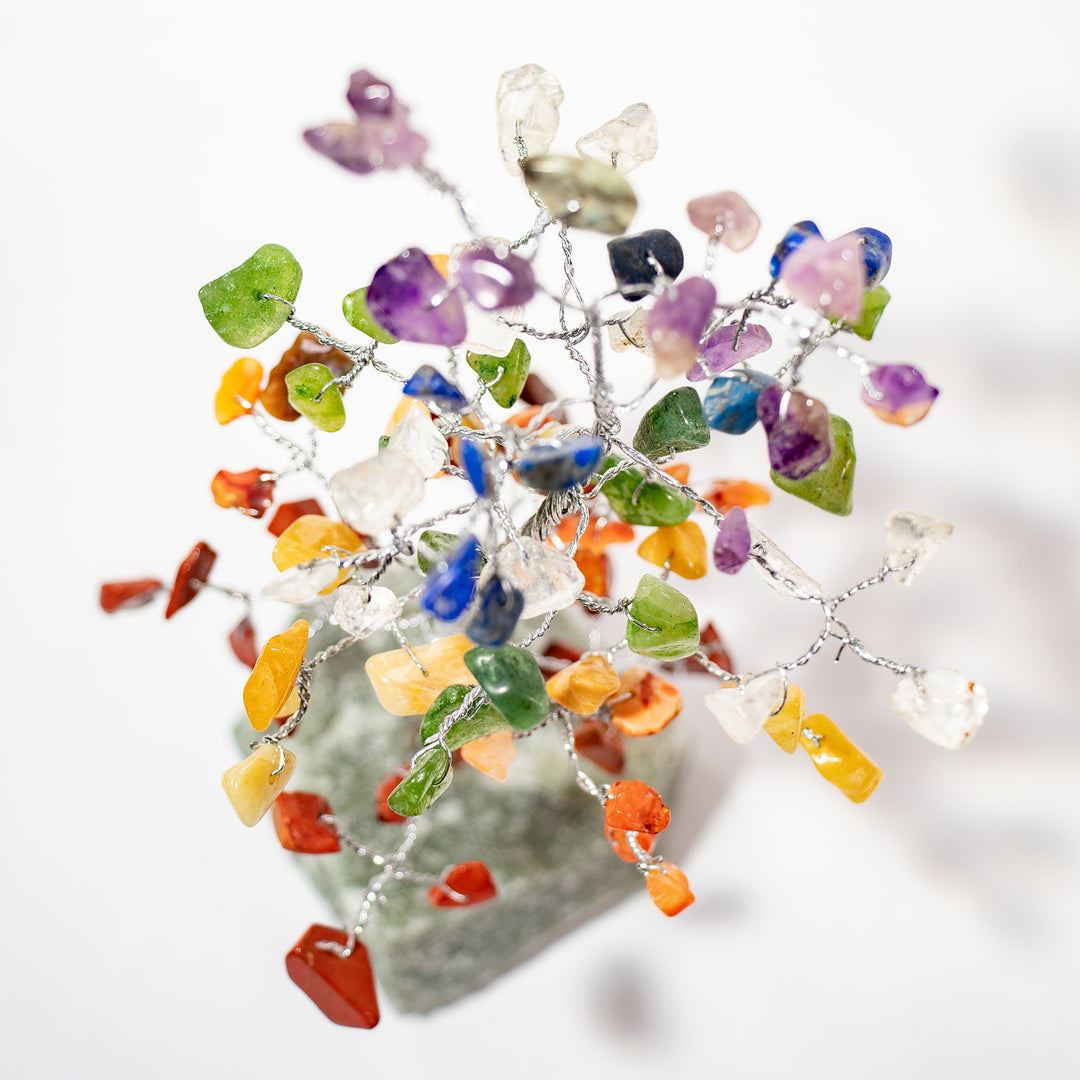 Arbre de cristal des 7 chakras avec base en pierre verte – 6 pouces