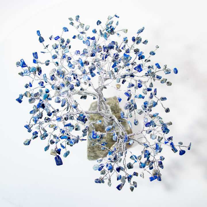 Árbol de piedras preciosas sobre base de piedra verde: decoración de cristal hecha a mano de 15 a 18 cm