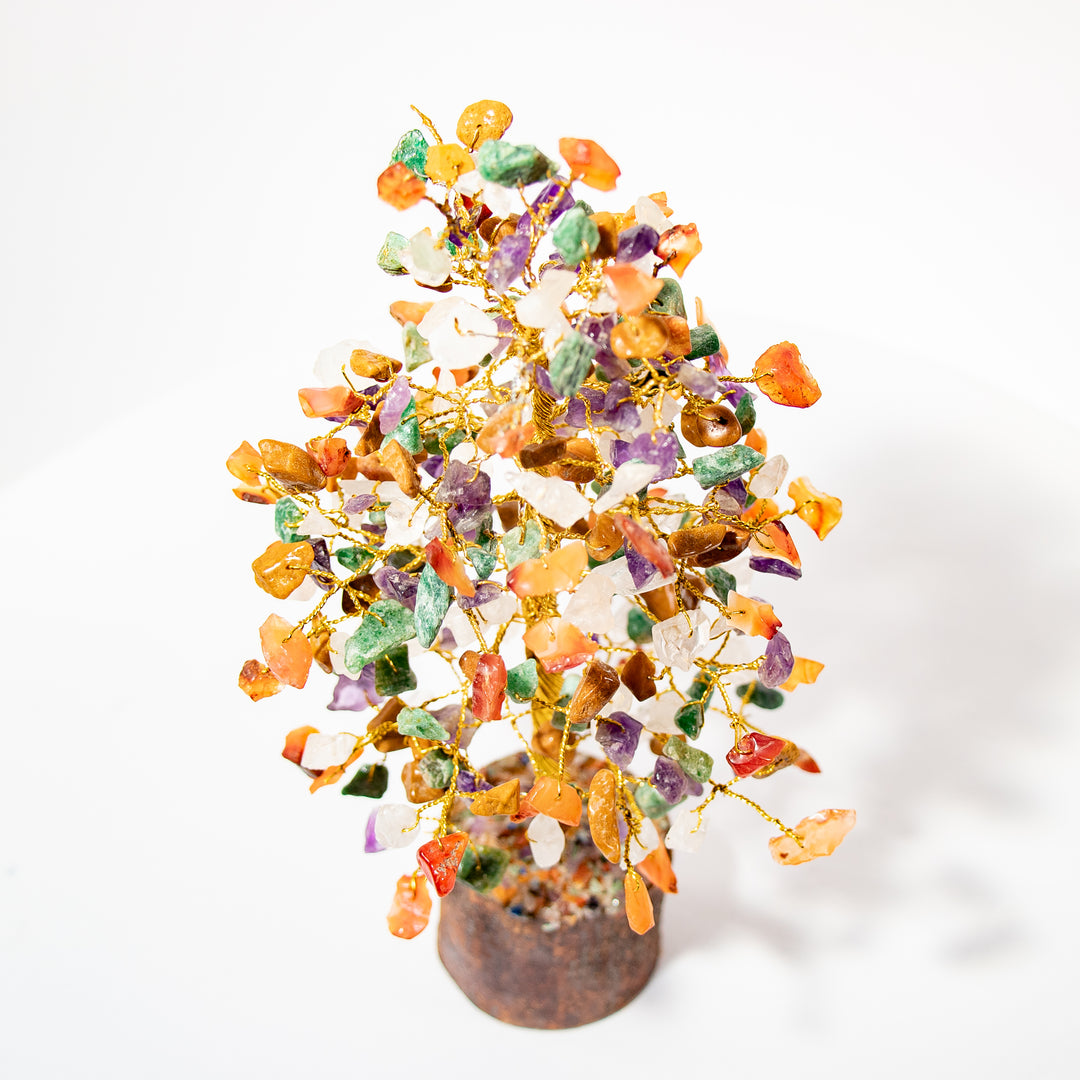 Árbol de piedras preciosas mixtas de 10" con base de madera