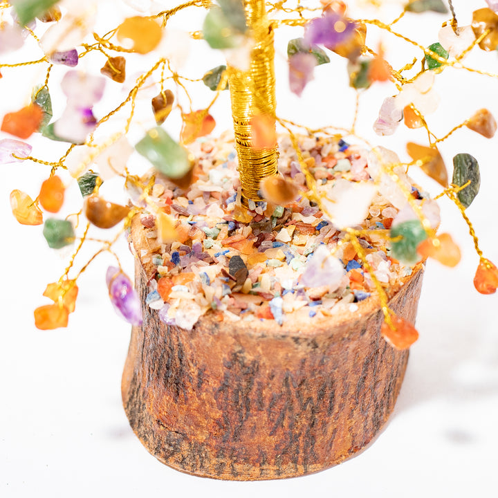 Árbol de piedras preciosas mixtas de 15" sobre base de madera