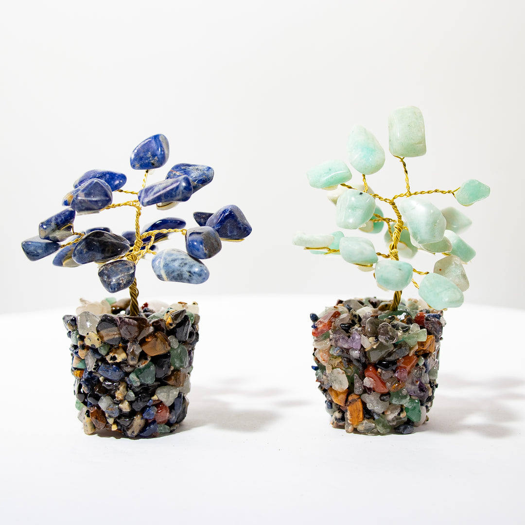 Árbol de sodalita con base de piedra natural (7,62–10,16 cm)
