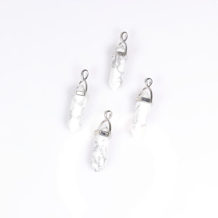 Collier avec pendentif en pointe de howlite naturelle fabriqué à la main