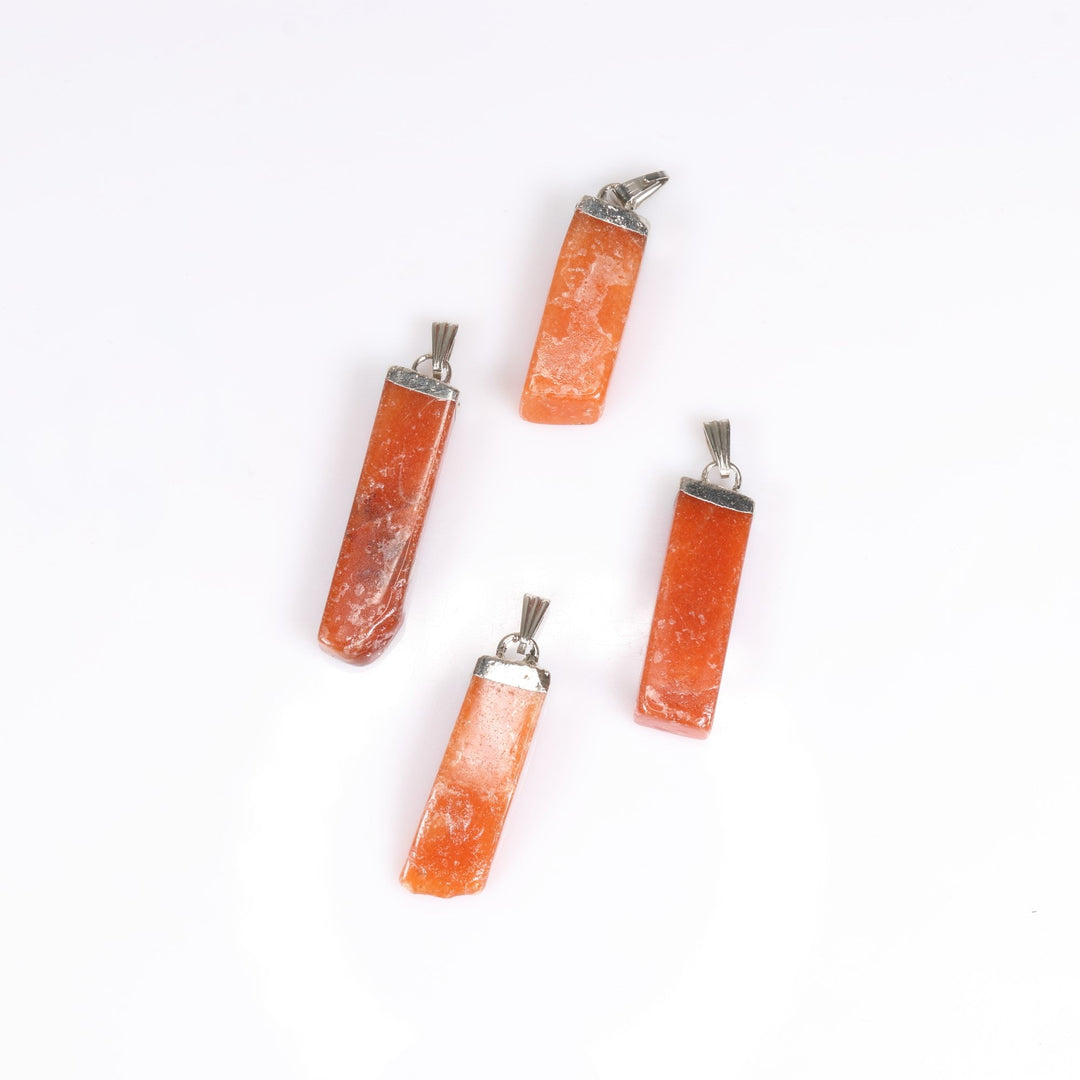 Collier avec pendentif en forme de bâtonnet d'aventurine rouge naturelle fabriqué à la main