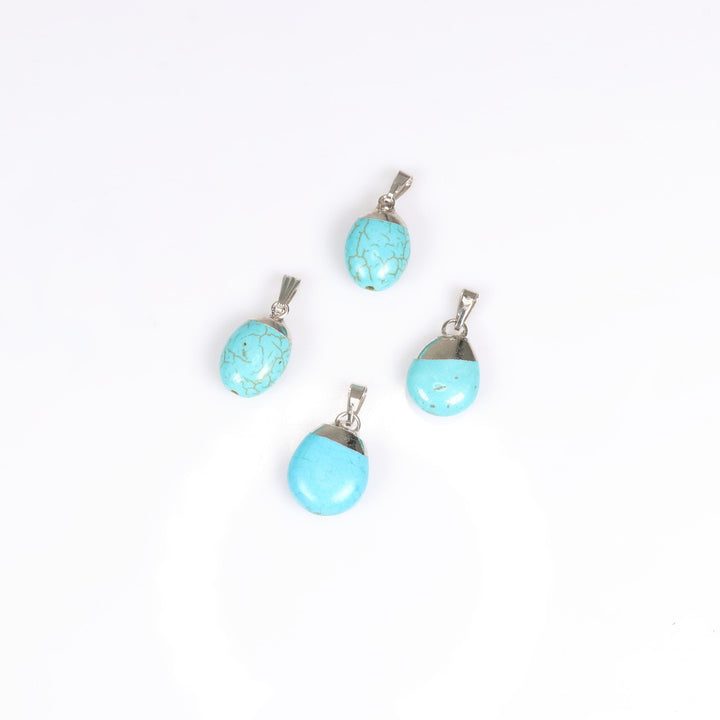 Collier avec pendentif en pierre précieuse howlite turquoise synthétique fabriqué à la main