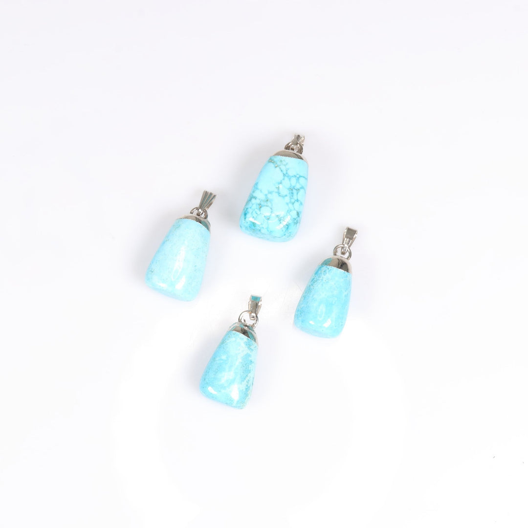 Collier avec pendentif en pierre précieuse howlite turquoise synthétique fabriqué à la main