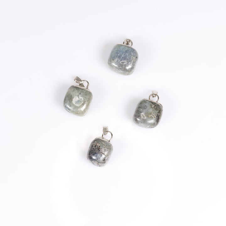 Collier avec pendentif en pierre précieuse de labradorite naturelle fabriqué à la main