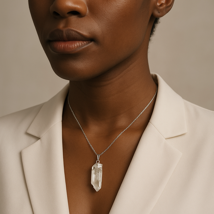 Collier pendentif en quartz lémurien naturel fabriqué à la main