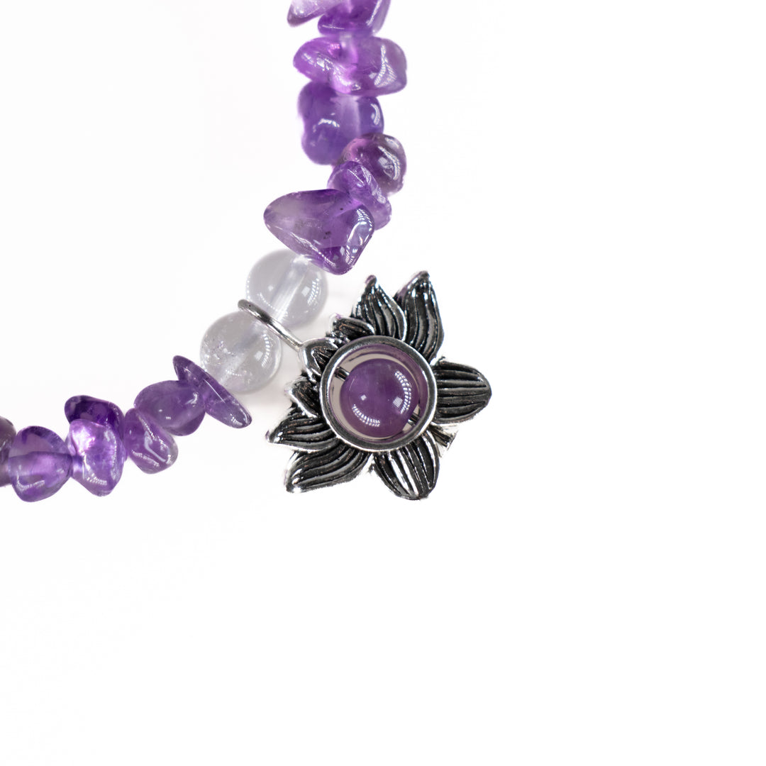 Natural Amethyst Chip Stone Bracelet with Lotus Charm – Metal-Free, 5-8mm