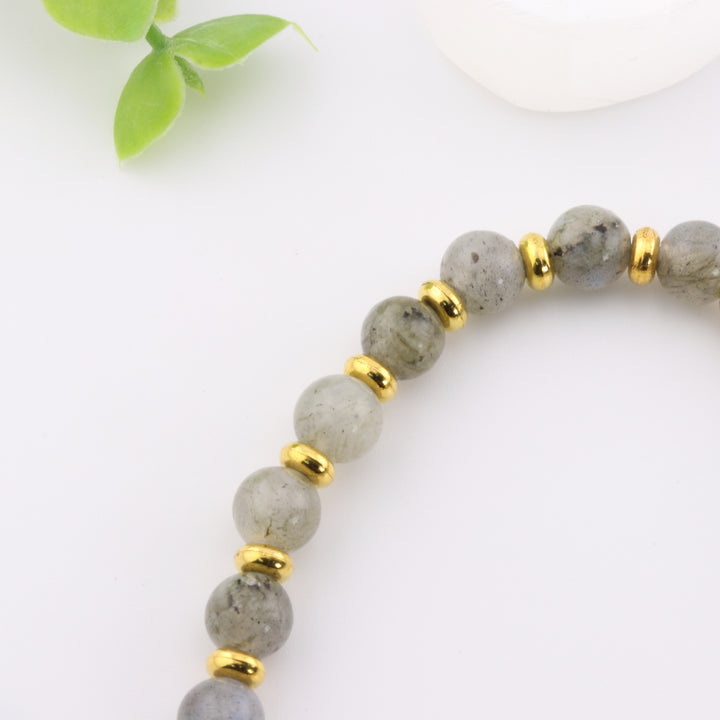 Natural Labradorite Heart Charm Bracelet – Captivating Gold Crystal Jewelry, 6mm Beads