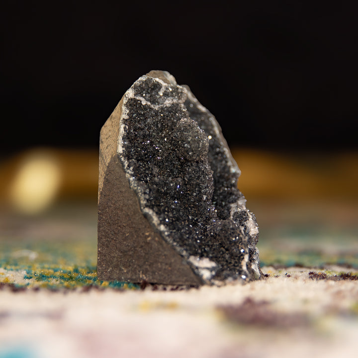 “Corona Druzy”: Geoda de amatista negra excepcional