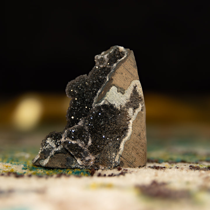 “Corona Druzy”: Geoda de amatista negra excepcional