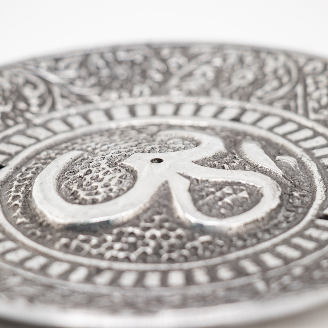 Metal Om Incense Holder – Round Silver-Tone Disk for Spiritual Rituals & Ash Catching