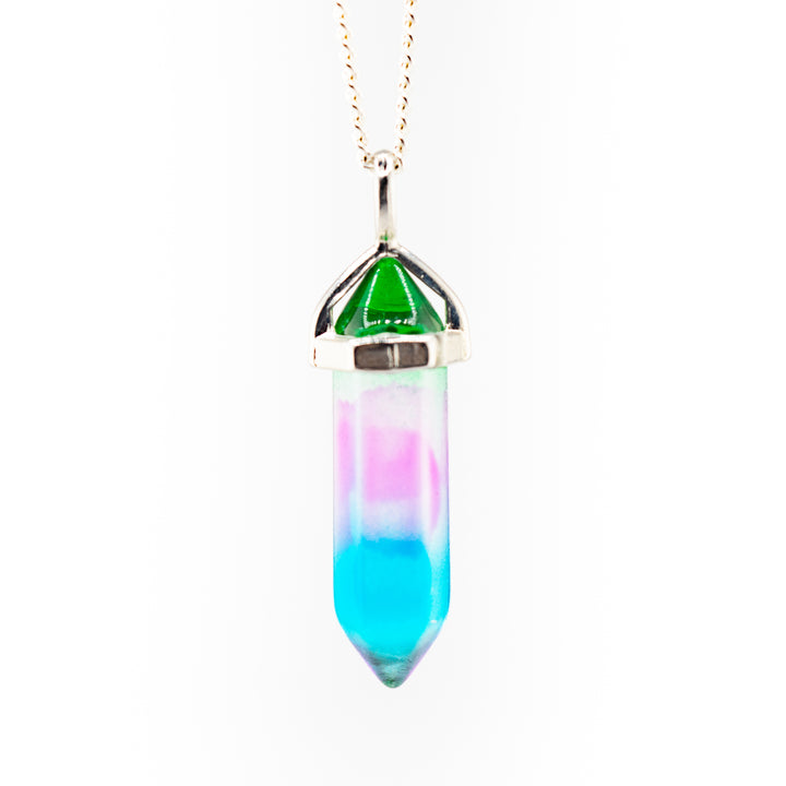 Collier pendentif en pointe de quartz Aura fabriqué à la main