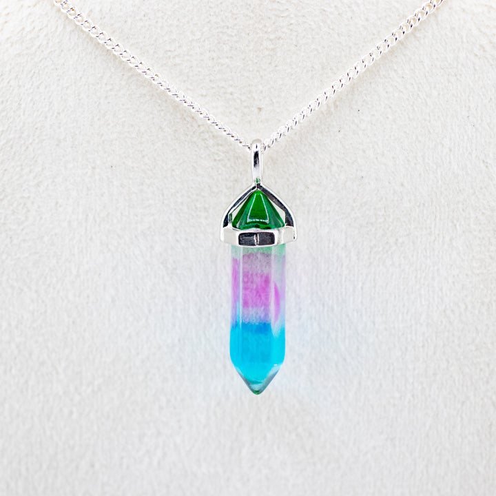 Collier pendentif en pointe de quartz Aura fabriqué à la main