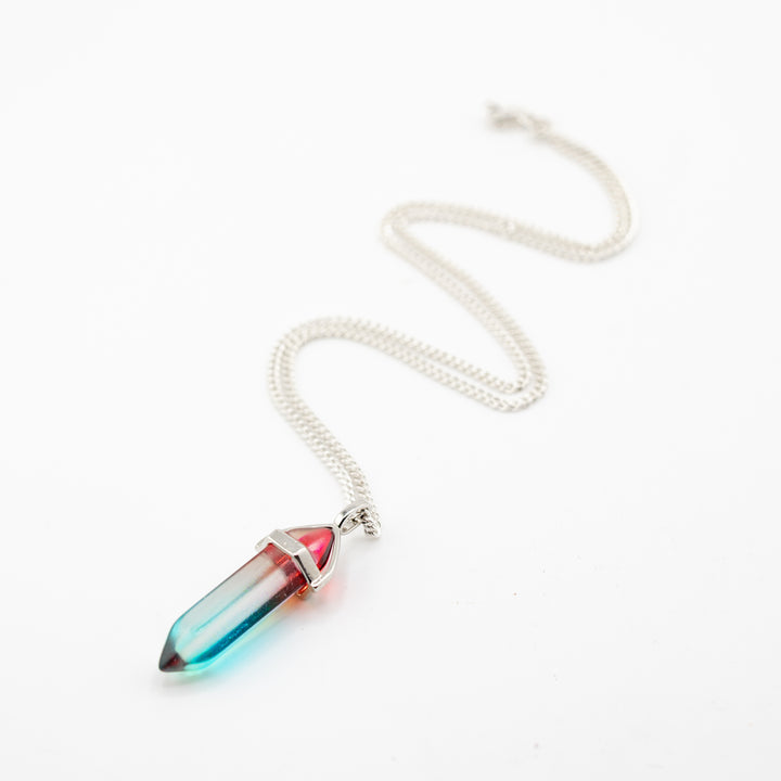 Collier pendentif en pointe de quartz Aura fabriqué à la main
