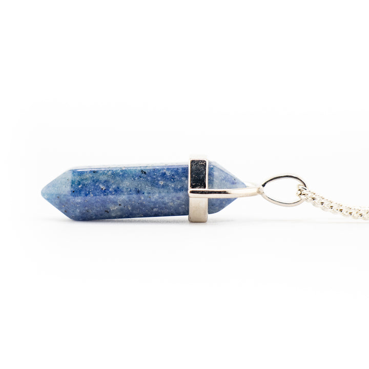 Collier pendentif en pointe d'aventurine bleue naturelle fabriqué à la main