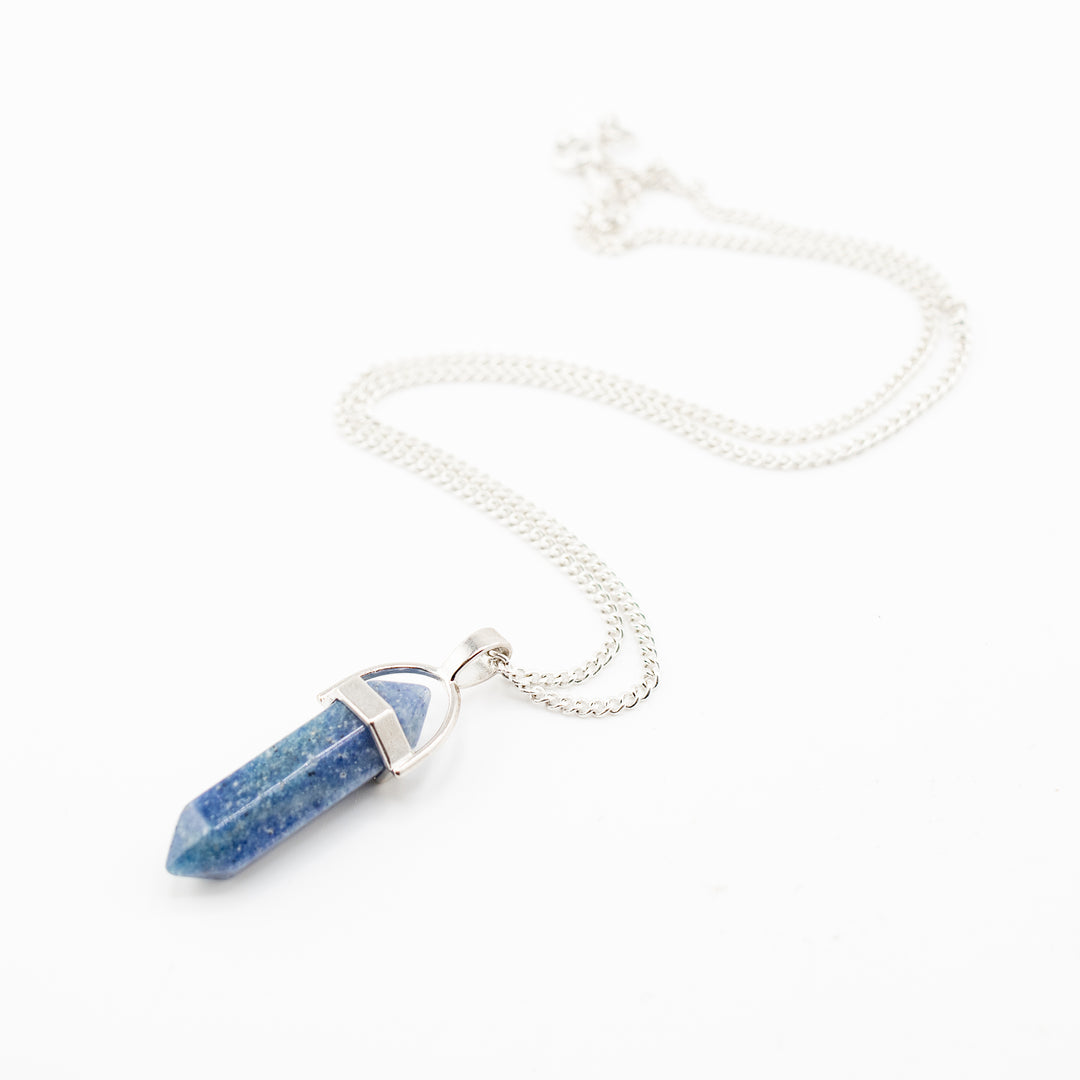 Collier pendentif en pointe d'aventurine bleue naturelle fabriqué à la main