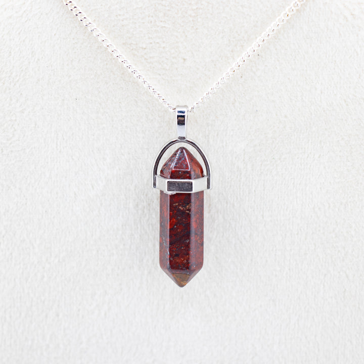 Collar con colgante de punta de piedra de sangre natural hecho a mano
