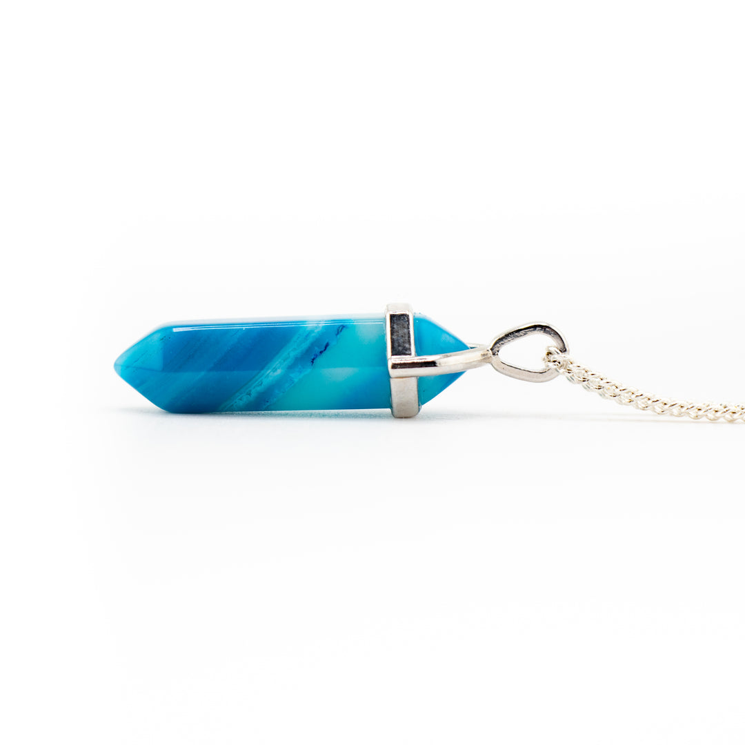 Collier pendentif en pointe d'agate bleue teinte à la main