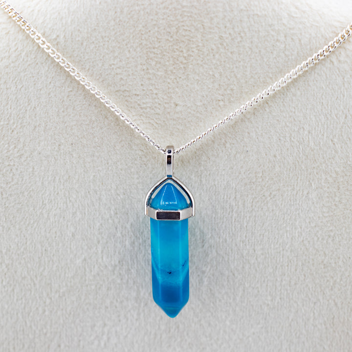 Collier pendentif en pointe d'agate bleue teinte à la main