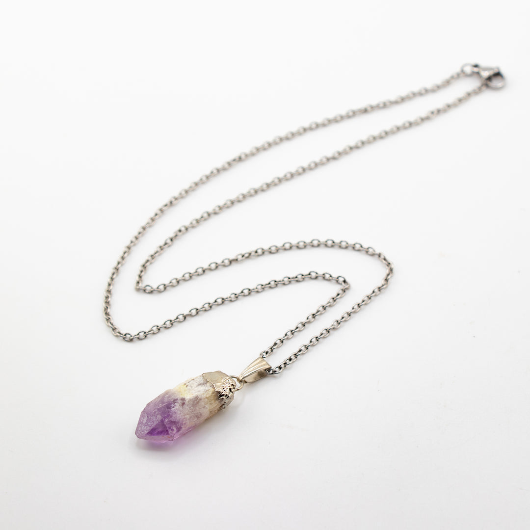 Collier avec pendentif en améthyste naturelle fabriqué à la main