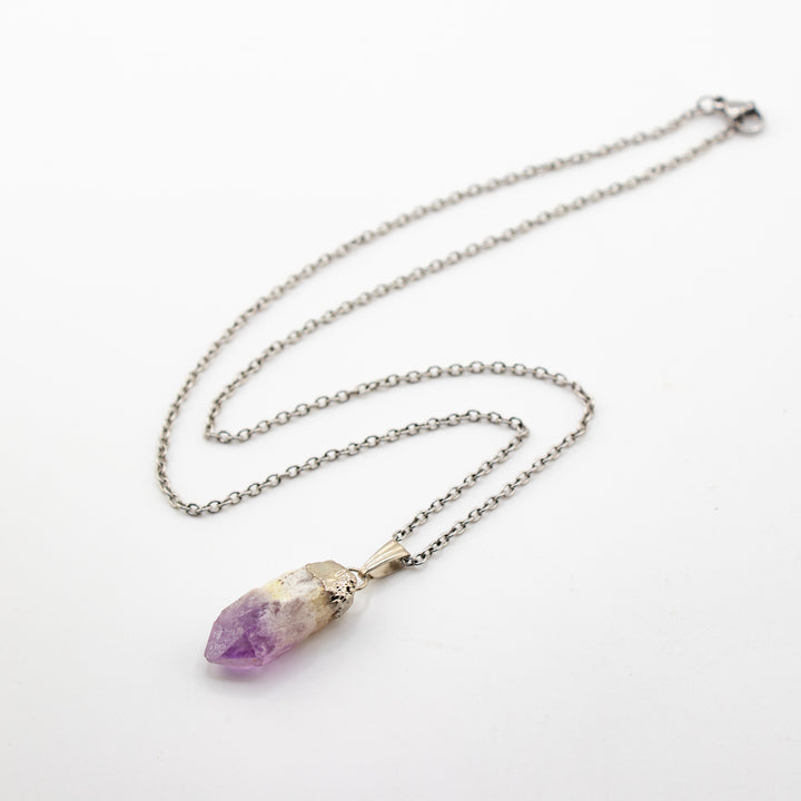Collier avec pendentif en améthyste naturelle fabriqué à la main
