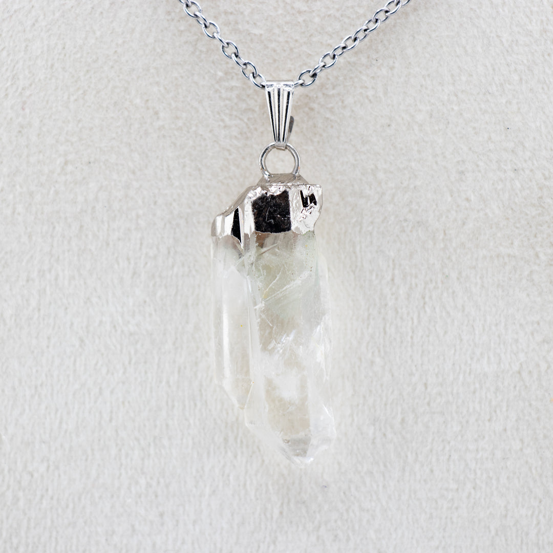 Collier pendentif en quartz lémurien naturel fabriqué à la main