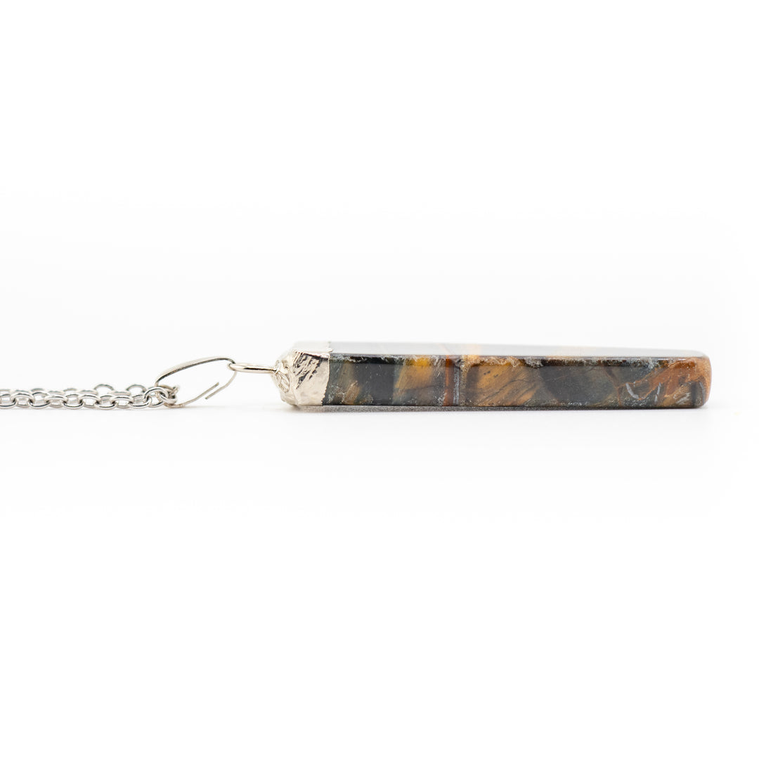 Collar con colgante de ojo de tigre de hierro natural hecho a mano