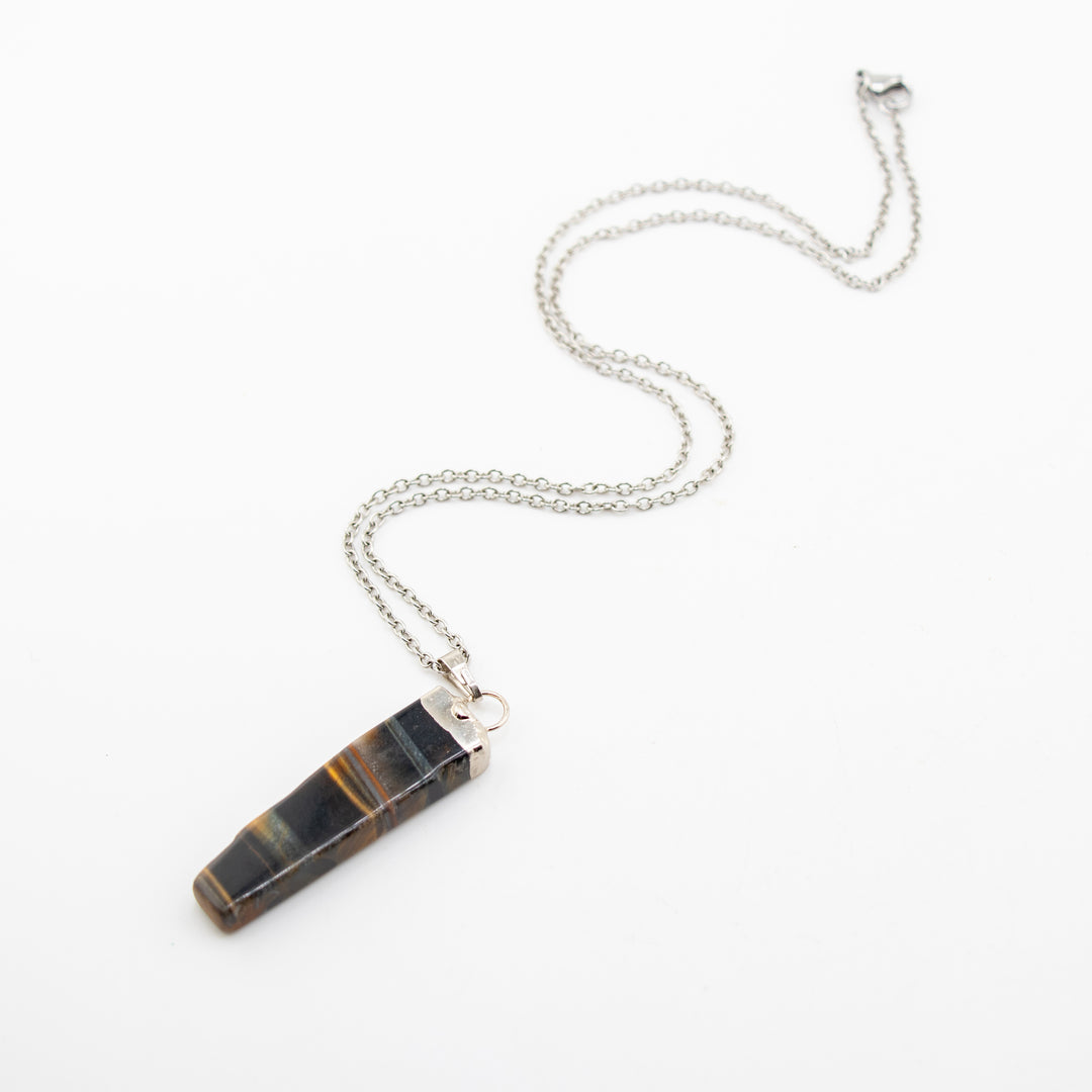 Collar con colgante de ojo de tigre de hierro natural hecho a mano