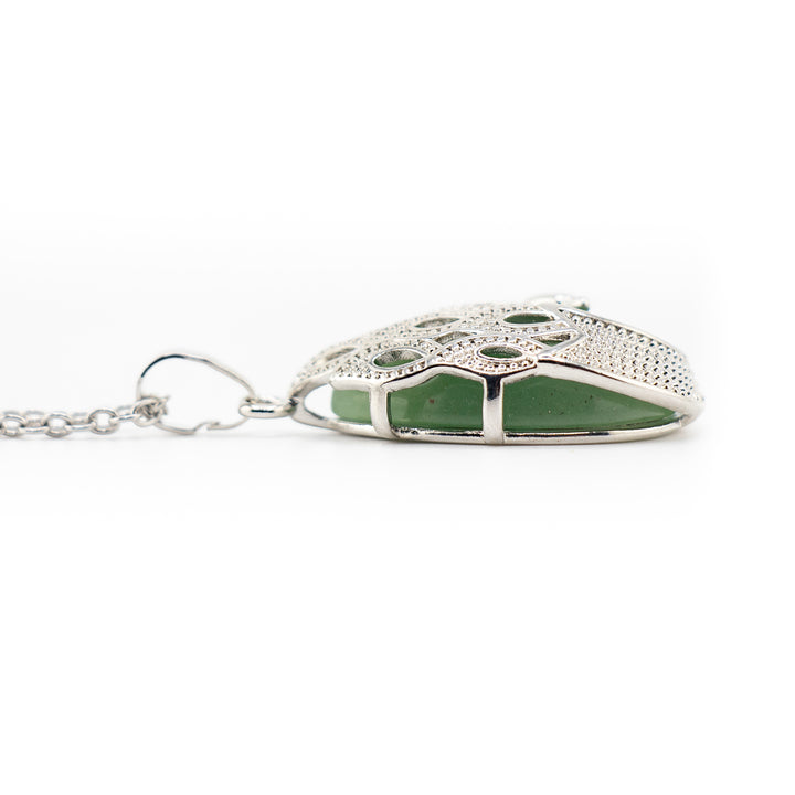Collar con colgante de lágrima de aventurina verde natural hecho a mano
