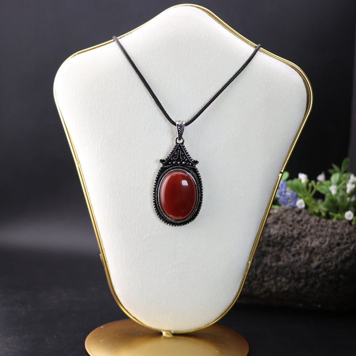 Natural Red Agate Gemstone Pendant Necklace – Embrace Serenity & Style