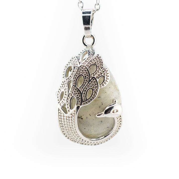 Colgante de lágrima de labradorita natural artesanal - Collar con piedras preciosas y motivo de pavo real