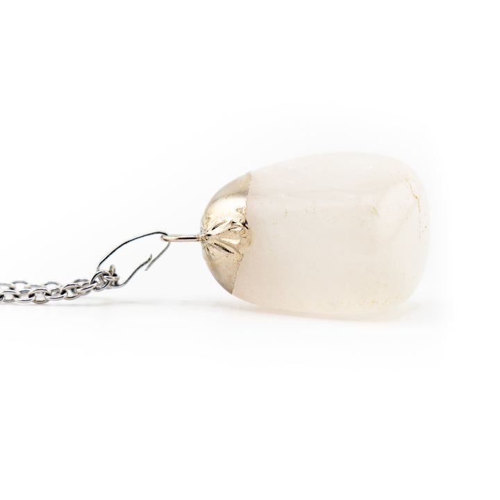 Collier avec pendentif en quartz clair naturel fabriqué à la main