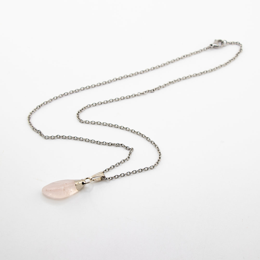 Collier avec pendentif en quartz rose naturel fabriqué à la main