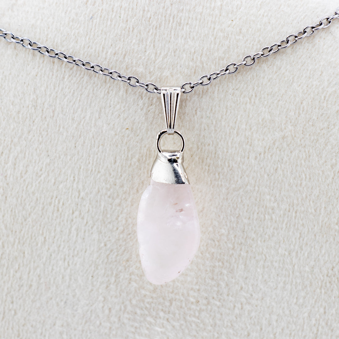 Collier avec pendentif en quartz rose naturel fabriqué à la main