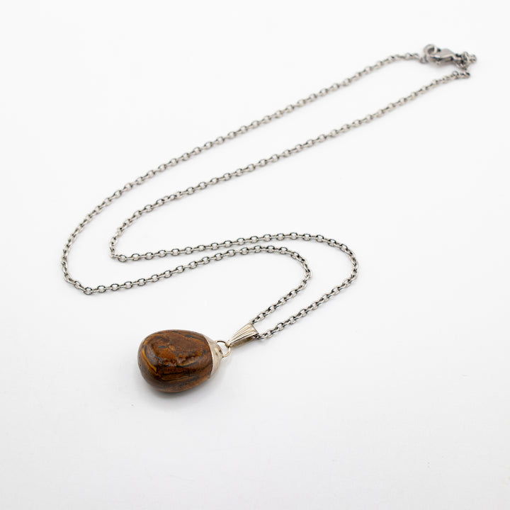 Collier avec pendentif en pierre précieuse œil de tigre naturelle fabriqué à la main