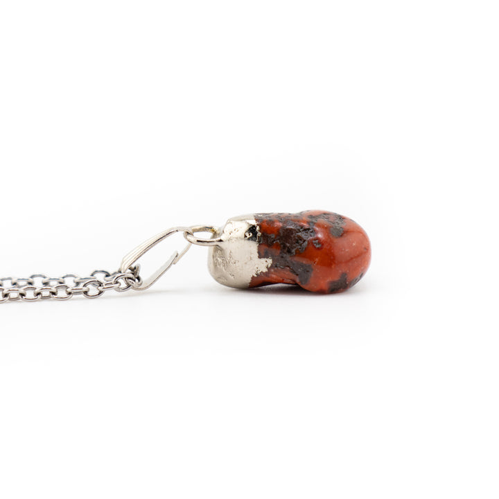 Collar con colgante de piedra preciosa de jaspe rojo natural hecho a mano