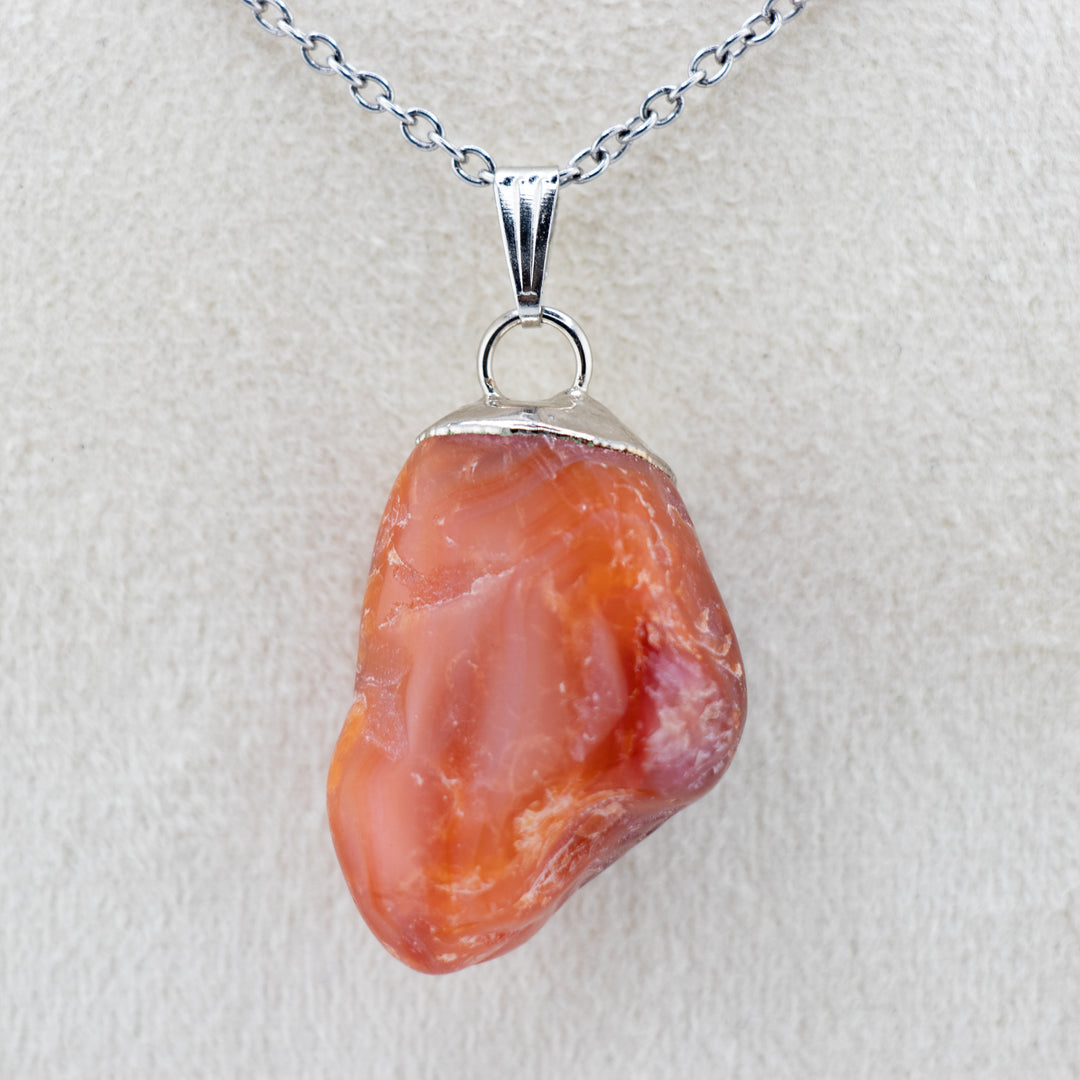 Collier pendentif en cornaline naturelle fabriqué à la main