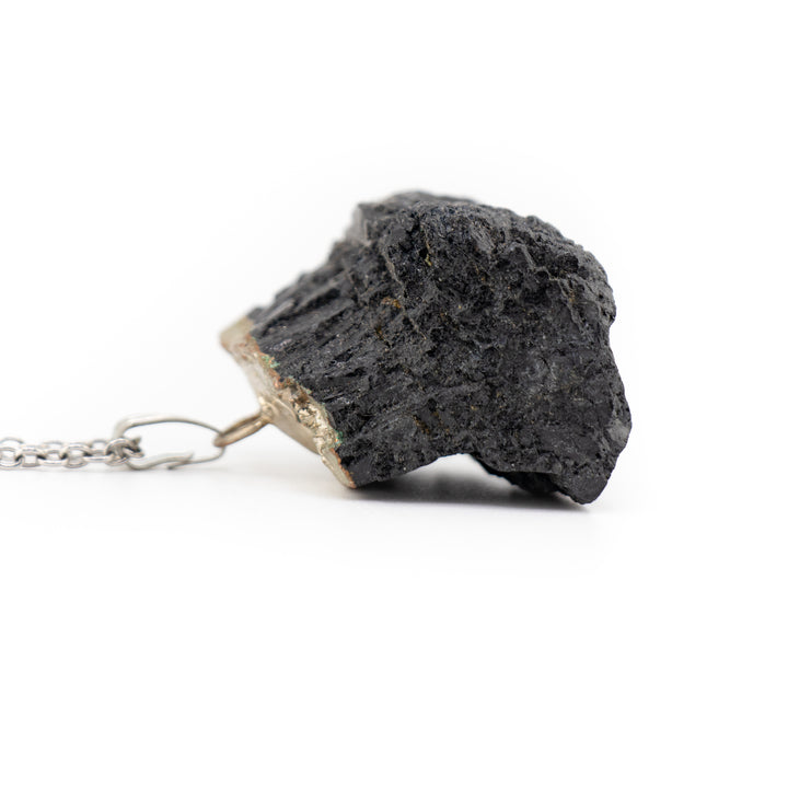 Collier avec pendentif en tourmaline noire naturelle fabriqué à la main