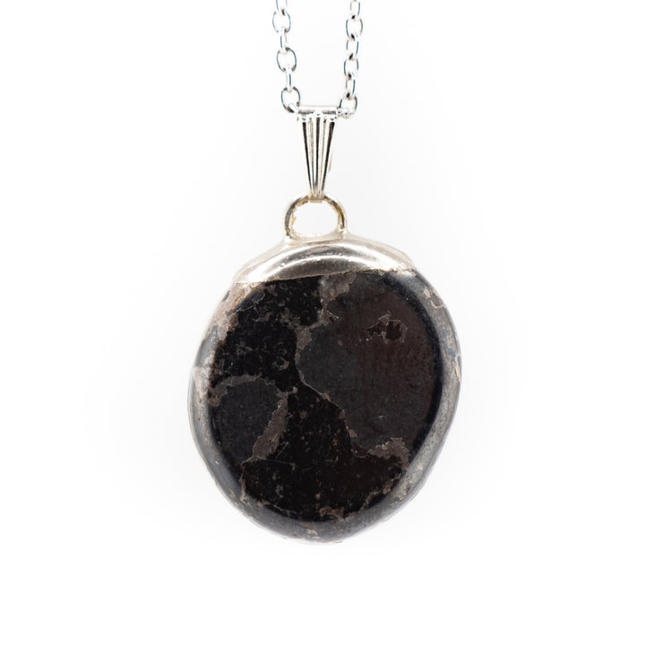 Collier pendentif en hématite naturelle fabriqué à la main