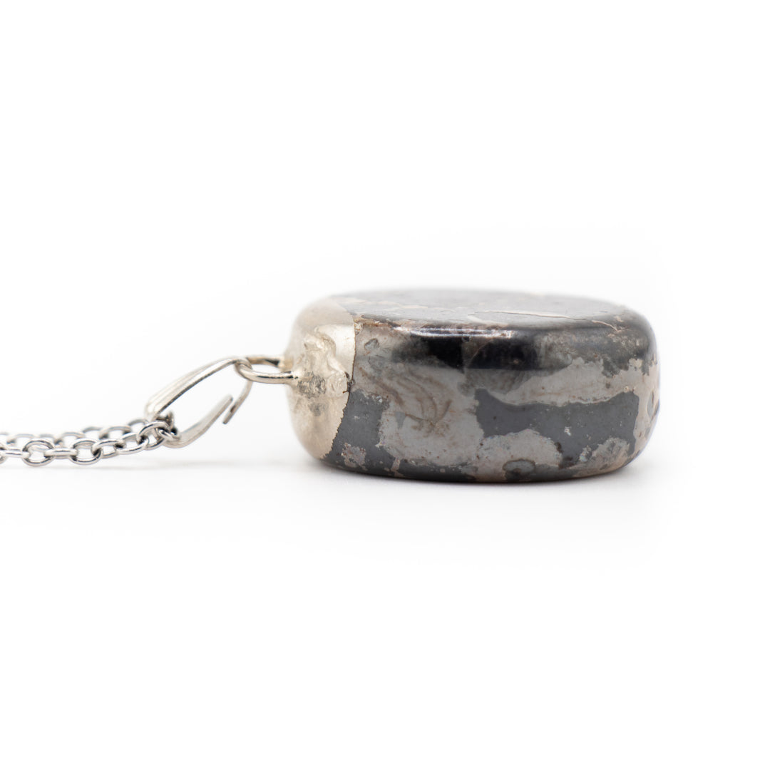 Collier pendentif en hématite naturelle fabriqué à la main