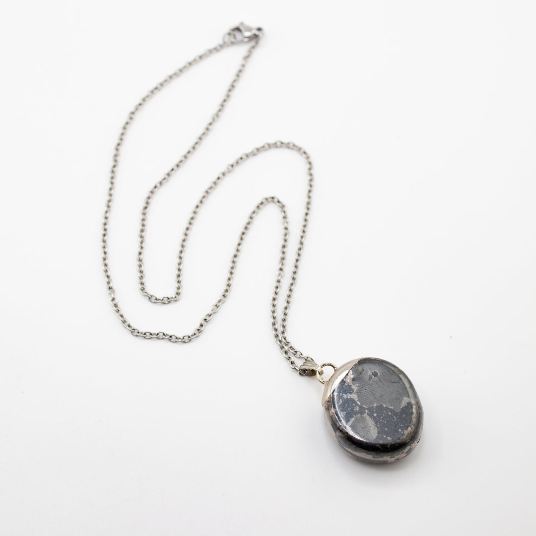 Collier pendentif en hématite naturelle fabriqué à la main