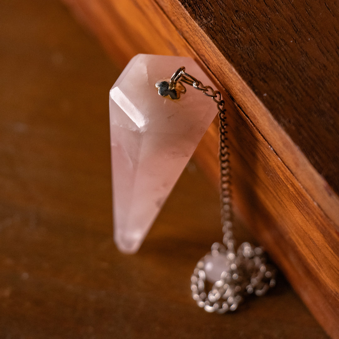 Rose Quartz Pendulum – Heart-Centered Divination Tool for Love, Healing & Inner Clarity
