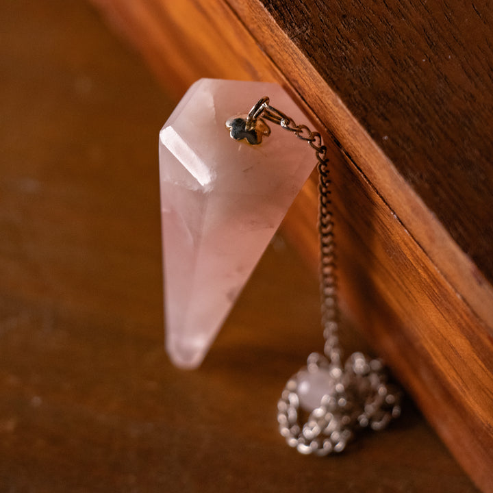 Rose Quartz Pendulum – Heart-Centered Divination Tool for Love, Healing & Inner Clarity