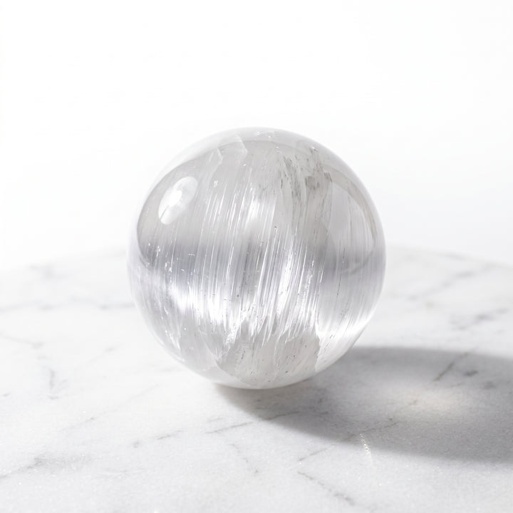 Sphère de sélénite naturelle - Cristal de sélénite de 5 cm - Pierre de guérison purifiante et rechargée